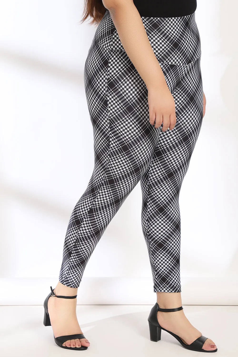 Black White Bais Check Tummy Shaper Printed Leggings