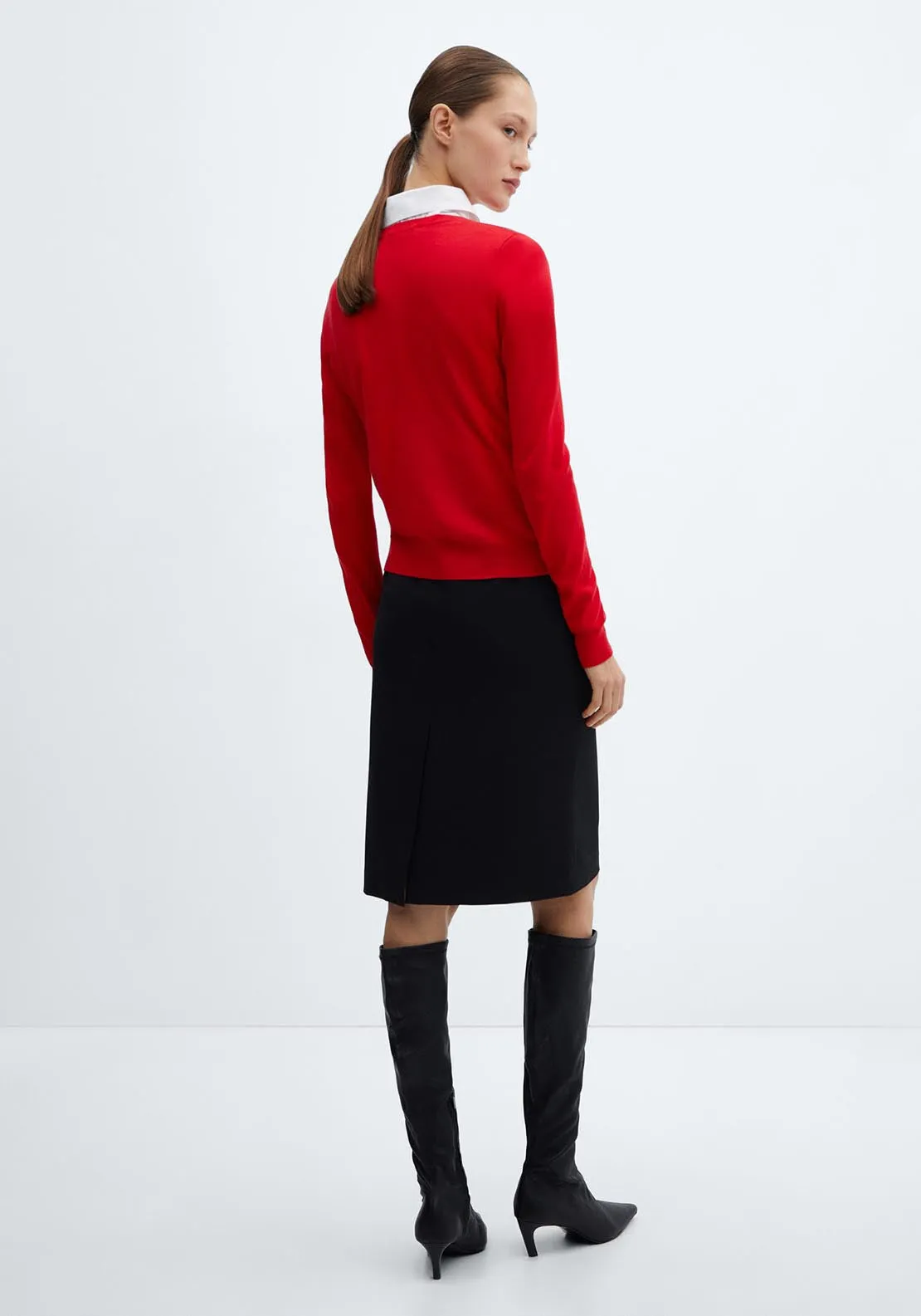 Roundneck knitted sweater